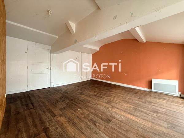 Maison de caractère en cœur de ville avec jardin intimiste et fort potentiel.