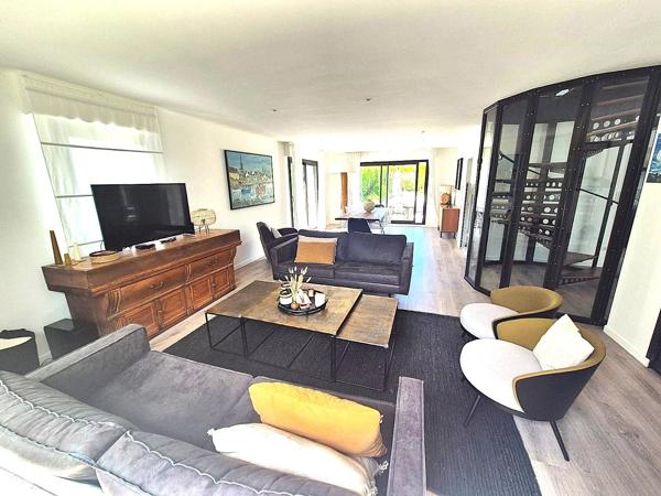 Maison familiale rénovée, piscine et vue sur la riviere