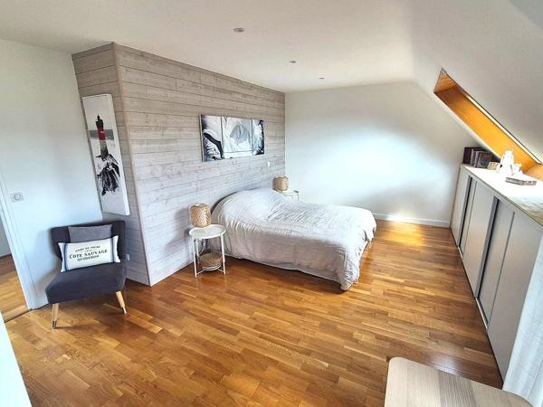 Maison familiale rénovée, piscine et vue sur la riviere