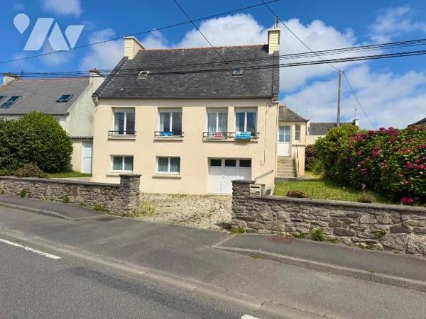 LANNILIS BOURG - Maison Traditionnelle édifiée sur sous-sol complet.

Située en plein bourg d...