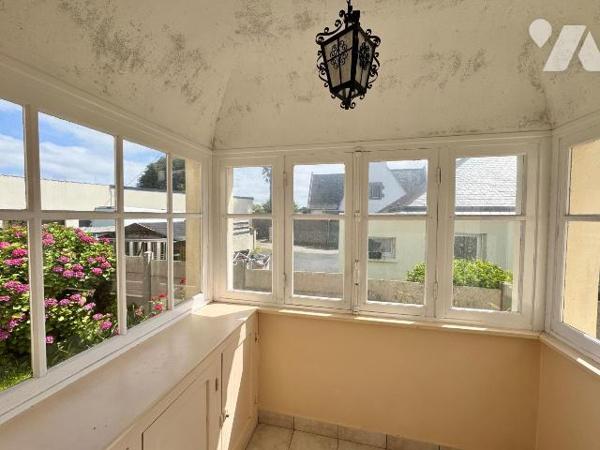LANNILIS BOURG - Maison Traditionnelle édifiée sur sous-sol complet.

Située en plein bourg d...