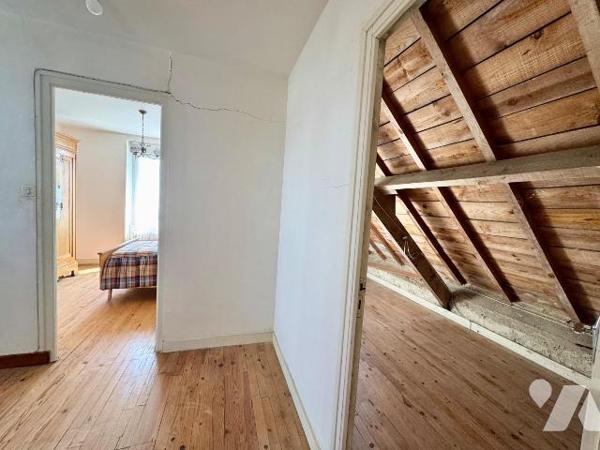 LANNILIS BOURG - Maison Traditionnelle édifiée sur sous-sol complet.

Située en plein bourg d...