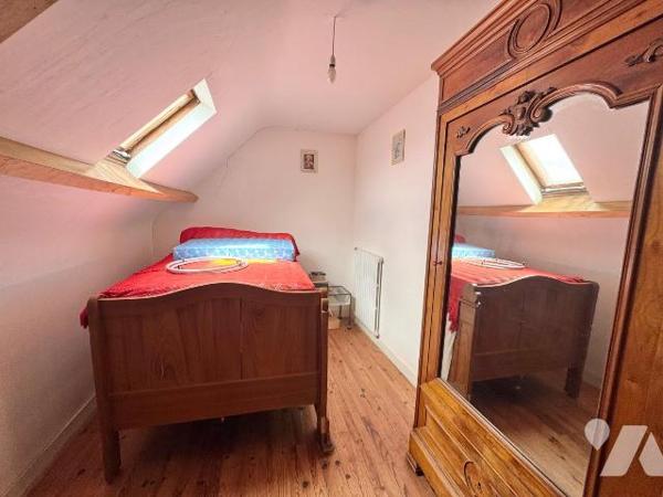 LANNILIS BOURG - Maison Traditionnelle édifiée sur sous-sol complet.

Située en plein bourg d...
