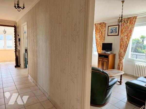 LANNILIS BOURG - Maison Traditionnelle édifiée sur sous-sol complet.

Située en plein bourg d...
