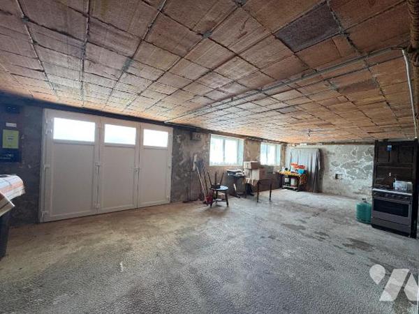 LANNILIS BOURG - Maison Traditionnelle édifiée sur sous-sol complet.

Située en plein bourg d...