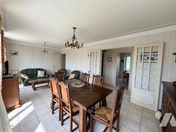 LANNILIS BOURG - Maison Traditionnelle édifiée sur sous-sol complet.

Située en plein bourg d...