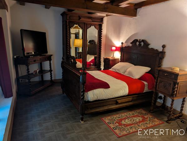 Commentry (03600) Ancien moulin et gîte à forte rentabilité sur 3,8 hectares