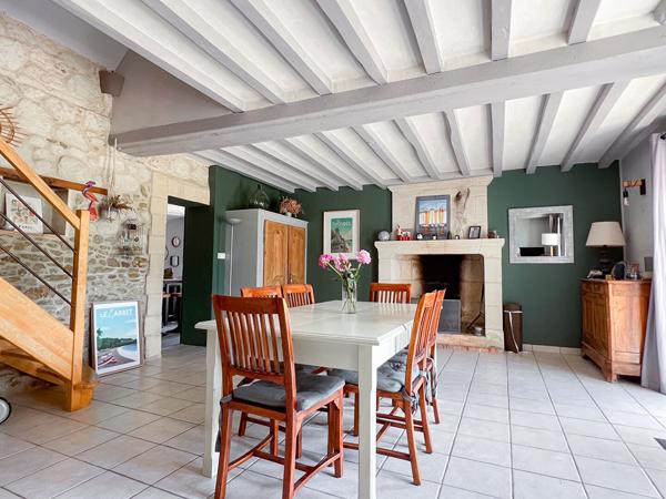 Maison ancienne rénovée 4 chambres  terrain de plus de 2 000 m² Garage et dépendance - À 5min de Beaufort en Anjou