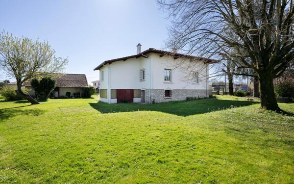 Maison à vendre    5 pièces •  Aire-sur-l'Adour