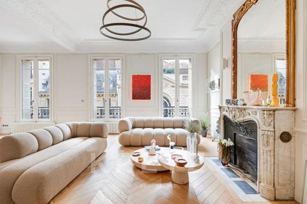 Appartement haussmanien familial et de réception rénové