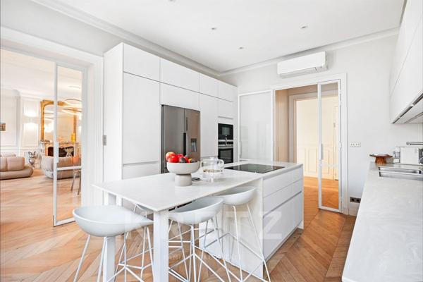 Appartement haussmanien familial et de réception rénové