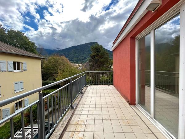 Dpt Haute Savoie (74), NOUVEAU A FAVERGES appartement T4 ( 84,59 m2) avec sa terrasse et son garage