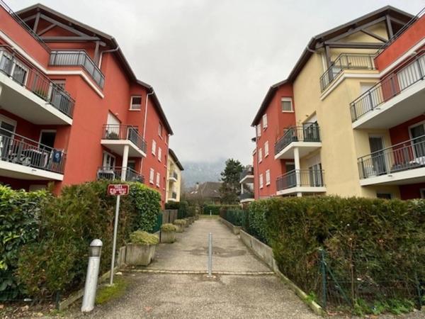 Dpt Haute Savoie (74), NOUVEAU A FAVERGES appartement T4 ( 84,59 m2) avec sa terrasse et son garage