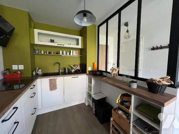 A VENDRE - LA BAULE CENTRE - ENTRE LA GARE ET LE MARCHE - AU CALME TRES BEL APPARTEMENT TYPE 2 ...