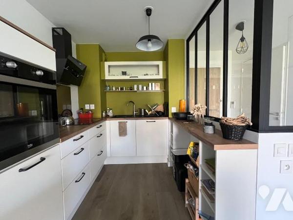 A VENDRE - LA BAULE CENTRE - ENTRE LA GARE ET LE MARCHE - AU CALME TRES BEL APPARTEMENT TYPE 2 ...