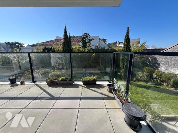 A VENDRE - LA BAULE CENTRE - ENTRE LA GARE ET LE MARCHE - AU CALME TRES BEL APPARTEMENT TYPE 2 ...