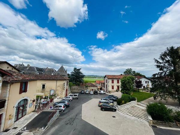 Vente                                                      Maison de village
                        
                     4 pièces                      138 m2                     à Hastingues