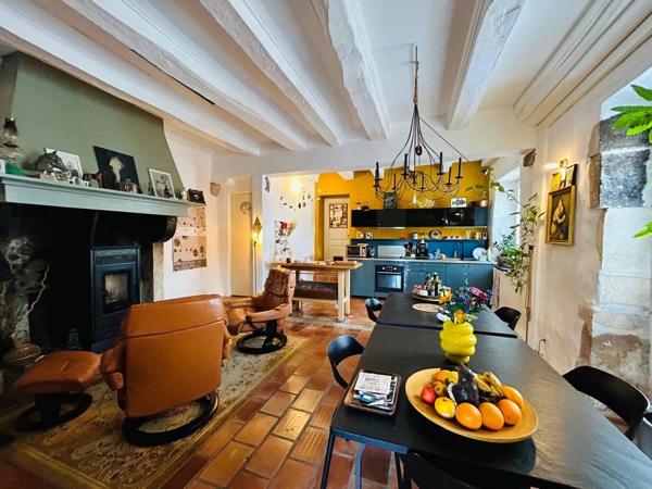 Vente                                                      Maison de village
                        
                     4 pièces                      138 m2                     à Hastingues
