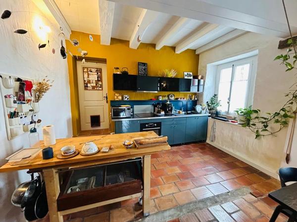 Vente                                                      Maison de village
                        
                     4 pièces                      138 m2                     à Hastingues