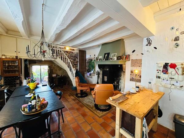 Vente                                                      Maison de village
                        
                     4 pièces                      138 m2                     à Hastingues