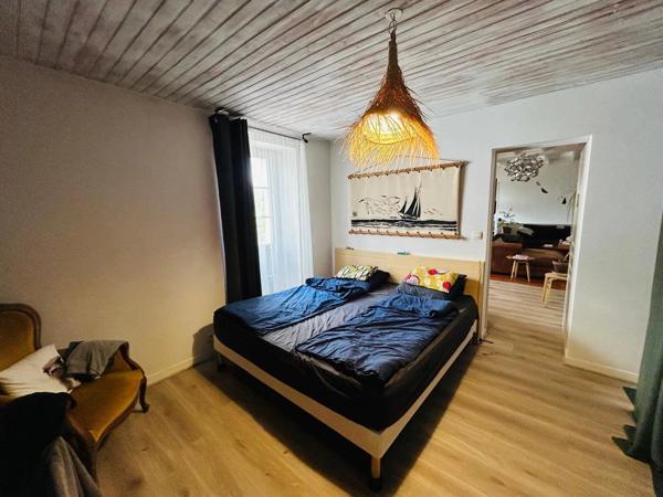 Vente                                                      Maison de village
                        
                     4 pièces                      138 m2                     à Hastingues