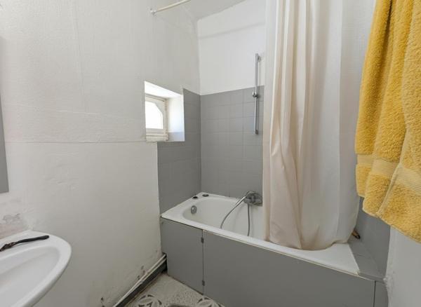 Mas 200 m²  à rénover sur terrain arboré de 2000 m²