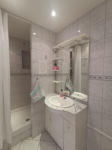 Frontignan - Appartement T3 de 66M² avec parking, terrasse et cave..