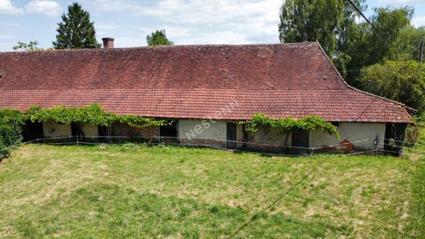 Longère bressane à rénover entre Cuiseaux et Louhans et ses 157 arcades à 10 minutes de l'autoroute A39 et à 40 minutes de l'autoroute A6