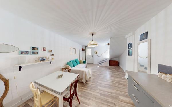 Maison à vendre    2 pièces • 59 m2 Hyères