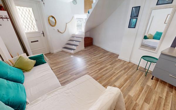 Maison à vendre    2 pièces • 59 m2 Hyères