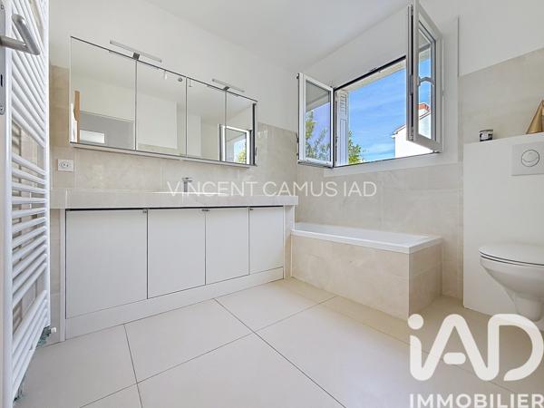 Maison à vendre 6 pièces 175 m² Sanary-sur-Mer