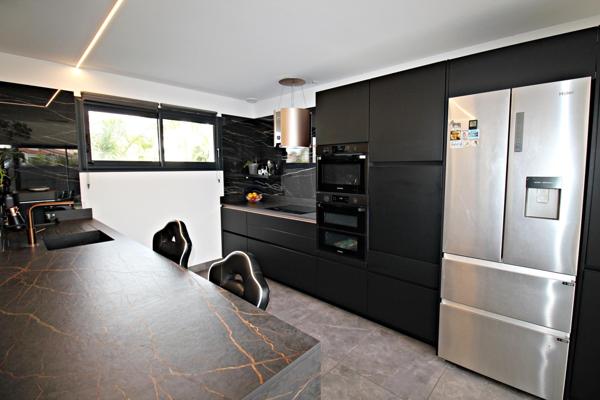 Maison 4 chambres garage jardin et piscine