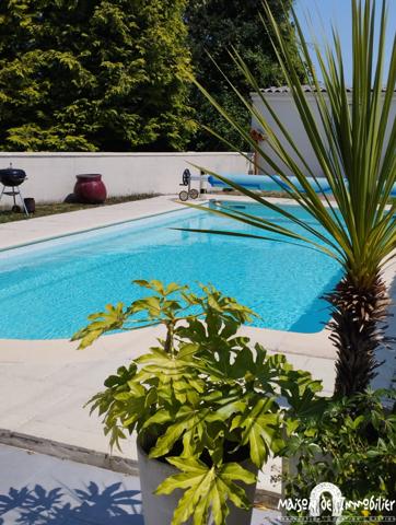 Vente Maison familiale avec vue dégagée, piscine et dépendances - 5 pièces - 153m² – VAL DE COGNAC
