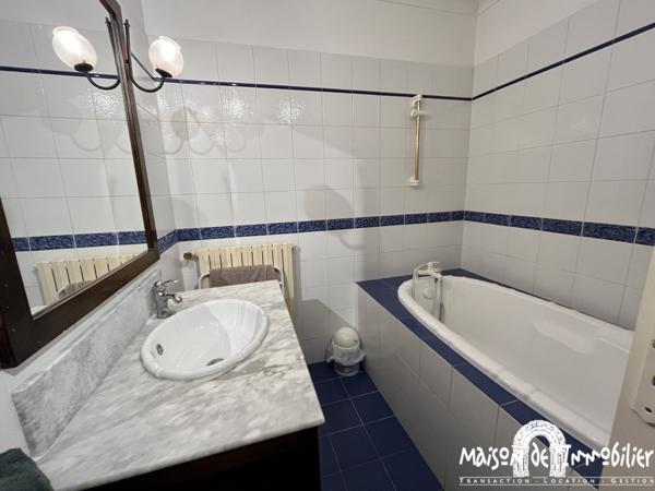 Vente Maison familiale avec vue dégagée, piscine et dépendances - 5 pièces - 153m² – VAL DE COGNAC