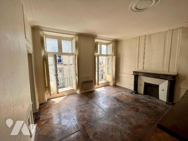 Rennes - Centre-Ville - Hyper Centre
Situé au 3ème étage de la copropriété (sans ascenseur), a...