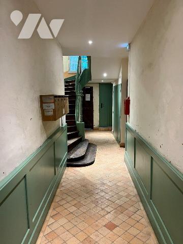 Rennes - Centre-Ville - Hyper Centre
Situé au 3ème étage de la copropriété (sans ascenseur), a...