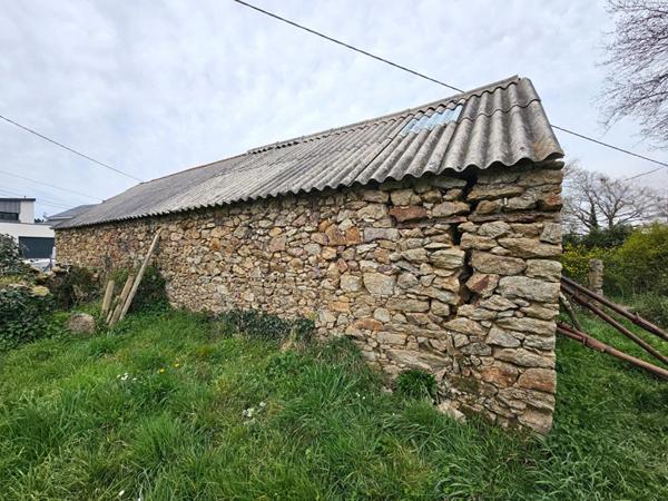 Terrain Donges 600 m2 environ + dépendance de 70 m2