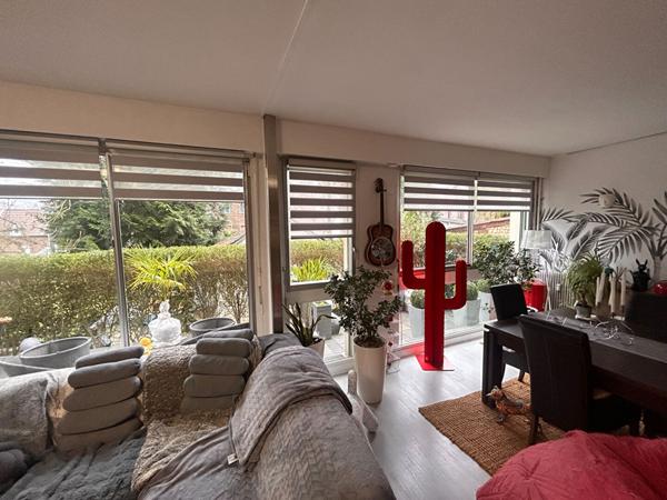 Appartement mont saint aignan -Rouen - bois guillaume - gare rive droite 2 chambres 90m² Terrasse 30m² parking sous sol Grand séjour salon Cuisine commerces 200m