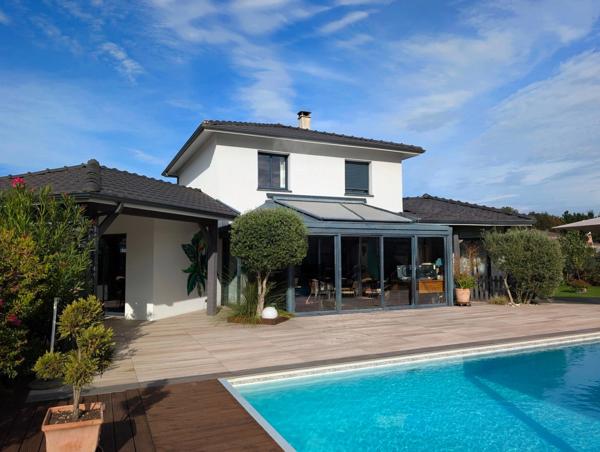 Maison à vendre avec piscine, 6 pièces, MIOS (33) proche MARCHEPRIME