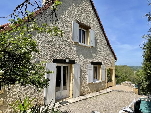 Maison très spacieuse, vue sur Sarlat, studio indépendant
