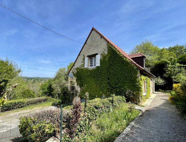 Maison très spacieuse, vue sur Sarlat, studio indépendant