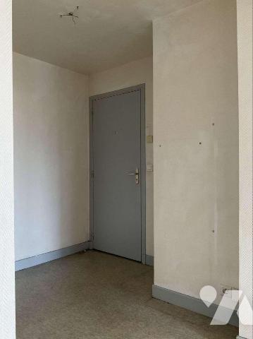 A VENDRE : Dans centre-ville de SOUILLAC (Lot - 46) appartement T3 au 3ième étage avec balcon c...