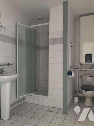 A VENDRE : Dans centre-ville de SOUILLAC (Lot - 46) appartement T3 au 3ième étage avec balcon c...