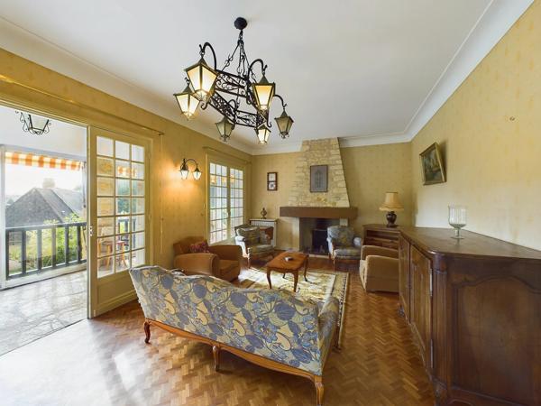 Deux maisons périgourdines en pierre et 3 appartements dans le centre de Sarlat avec piscine