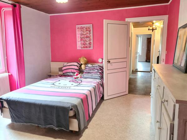 Deux maisons périgourdines en pierre et 3 appartements dans le centre de Sarlat avec piscine