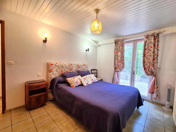 Deux maisons périgourdines en pierre et 3 appartements dans le centre de Sarlat avec piscine