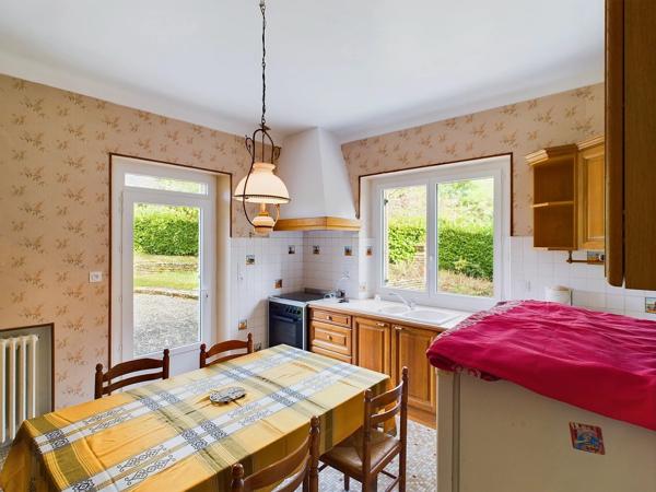 Deux maisons périgourdines en pierre et 3 appartements dans le centre de Sarlat avec piscine