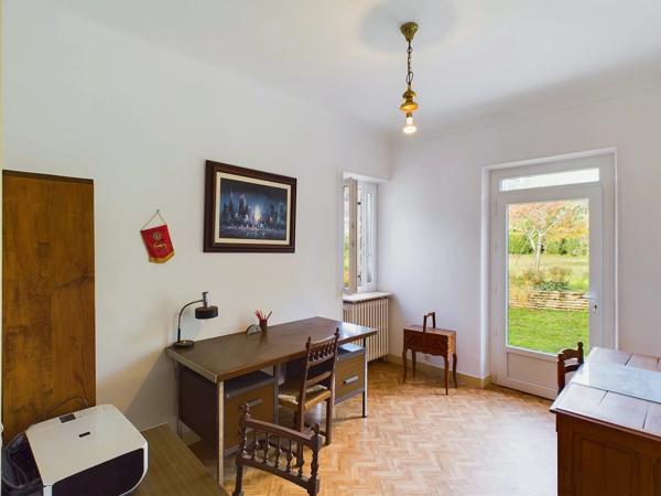 Deux maisons périgourdines en pierre et 3 appartements dans le centre de Sarlat avec piscine
