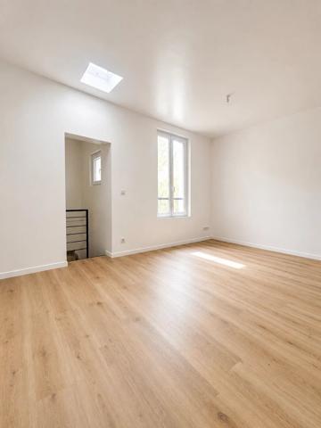 Vente                                                      Duplex
                        
                     2 pièces                      55 m2                     à Fontainebleau