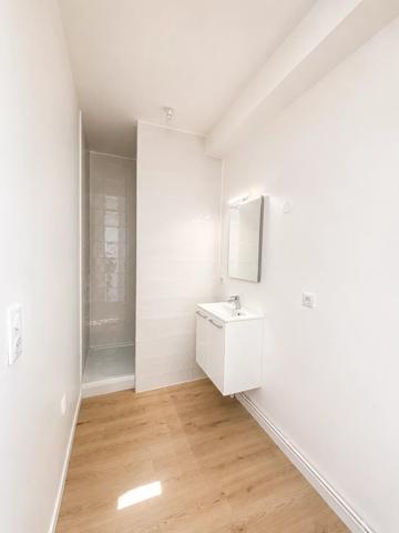 Vente                                                      Duplex
                        
                     2 pièces                      55 m2                     à Fontainebleau